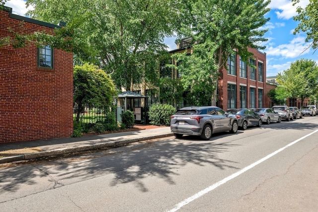 155 Brookline St 8, Cambridge, MA 02139