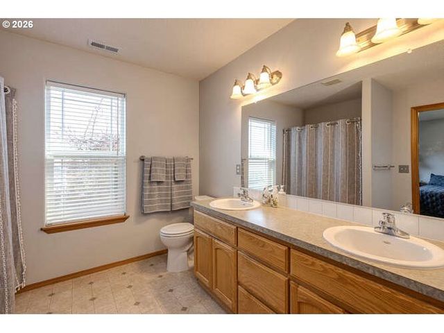 1038 Sw ARROWHEAD Pl, Dundee, OR 97115