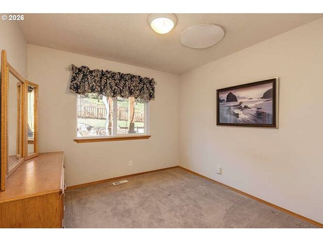 1038 Sw ARROWHEAD Pl, Dundee, OR 97115