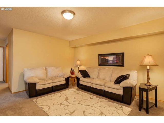 1038 Sw ARROWHEAD Pl, Dundee, OR 97115