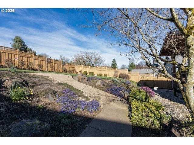 1038 Sw ARROWHEAD Pl, Dundee, OR 97115