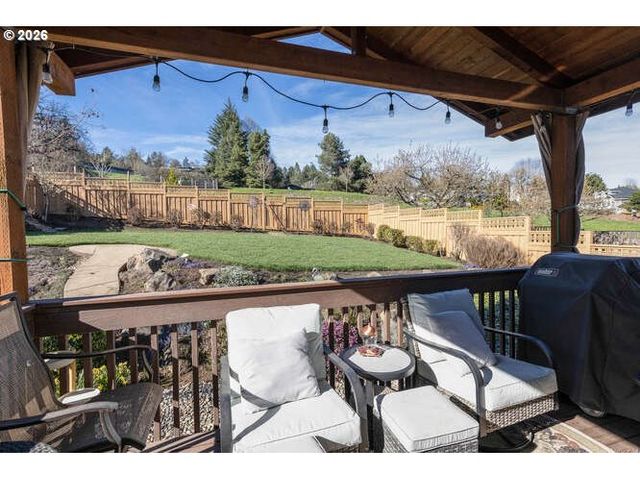 1038 Sw ARROWHEAD Pl, Dundee, OR 97115