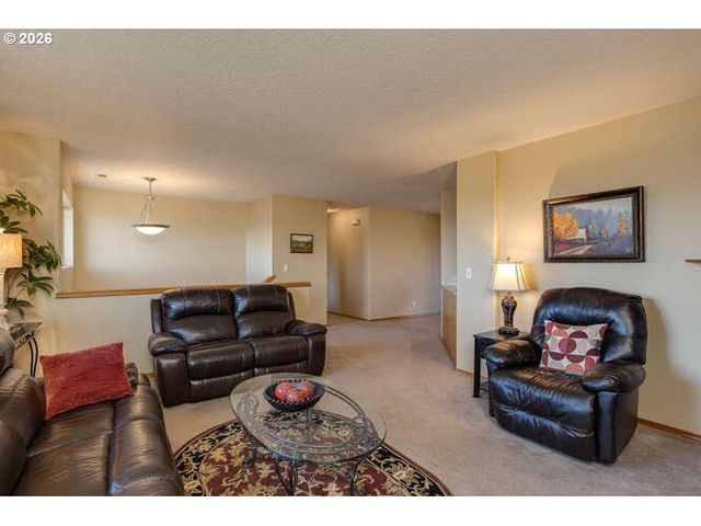 1038 Sw ARROWHEAD Pl, Dundee, OR 97115