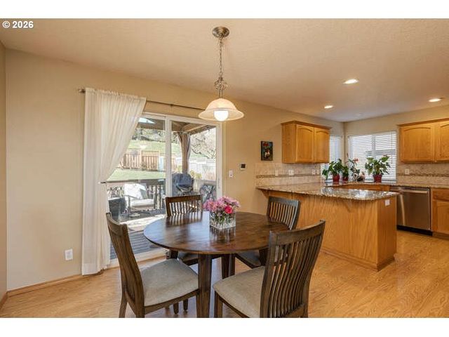 1038 Sw ARROWHEAD Pl, Dundee, OR 97115