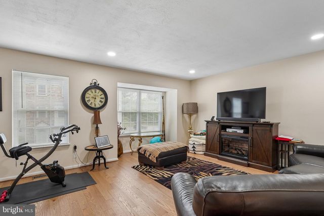 18219 FOX CHASE CIR, Olney, MD 20832