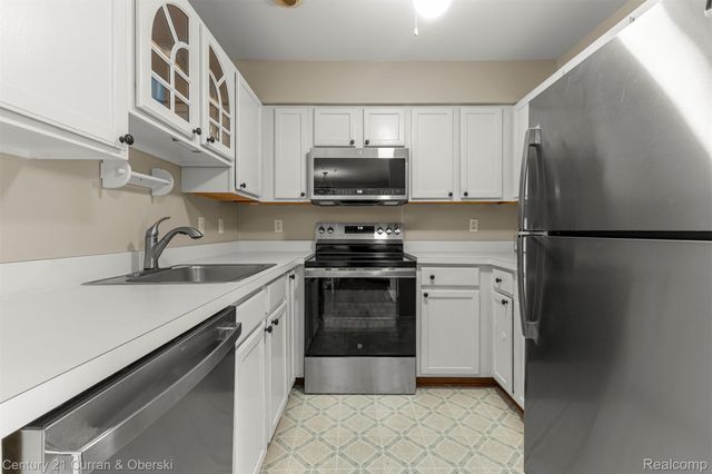 2868 Van Alstyne Street 22, Wyandotte, MI 48192