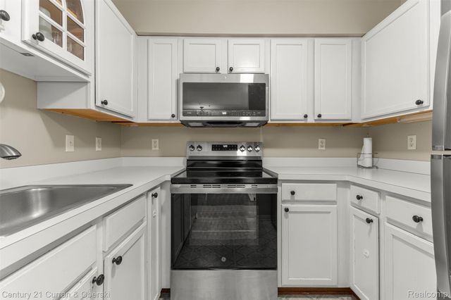2868 Van Alstyne Street 22, Wyandotte, MI 48192