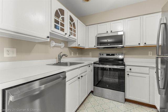 2868 Van Alstyne Street 22, Wyandotte, MI 48192