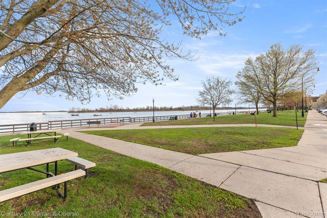 2868 Van Alstyne Street 22, Wyandotte, MI 48192