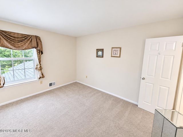 512 Woodbine Lane, Lakewood, NJ 08701