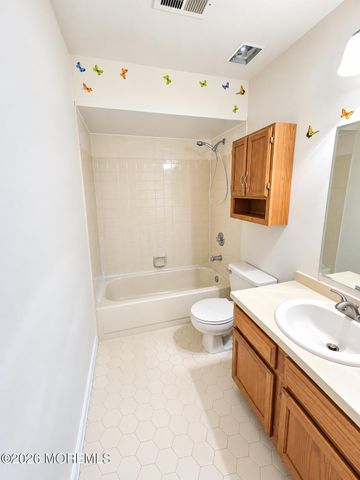 512 Woodbine Lane, Lakewood, NJ 08701