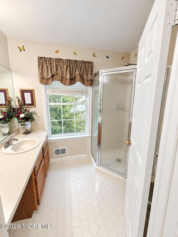512 Woodbine Lane, Lakewood, NJ 08701