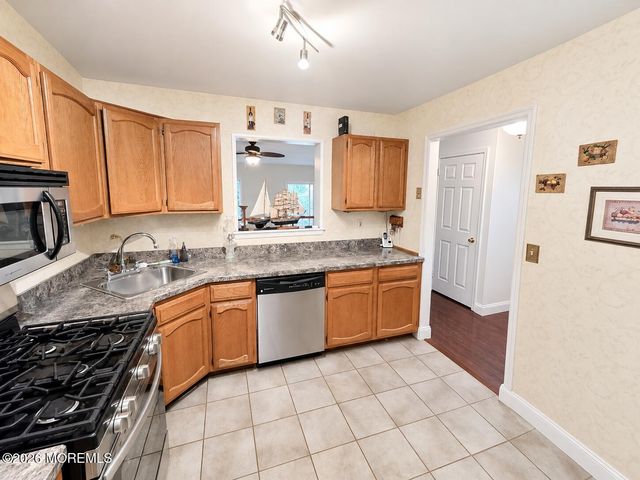 512 Woodbine Lane, Lakewood, NJ 08701