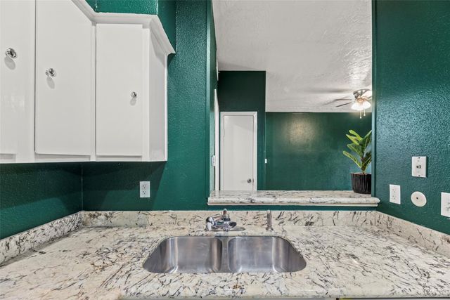 2021 Spenwick Drive 712, Houston, TX 77055