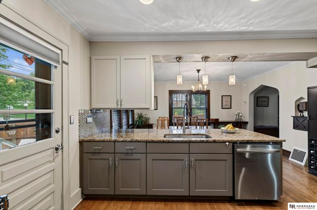 5043 Parker Street, Omaha, NE 68104
