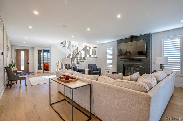 828 Cherokee Avenue, Royal Oak, MI 48067