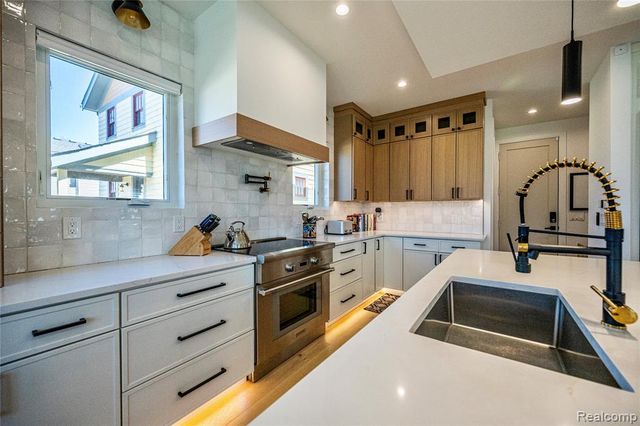 828 Cherokee Avenue, Royal Oak, MI 48067