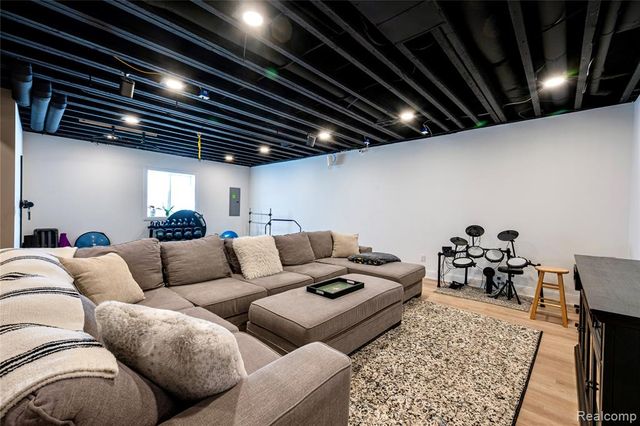 828 Cherokee Avenue, Royal Oak, MI 48067