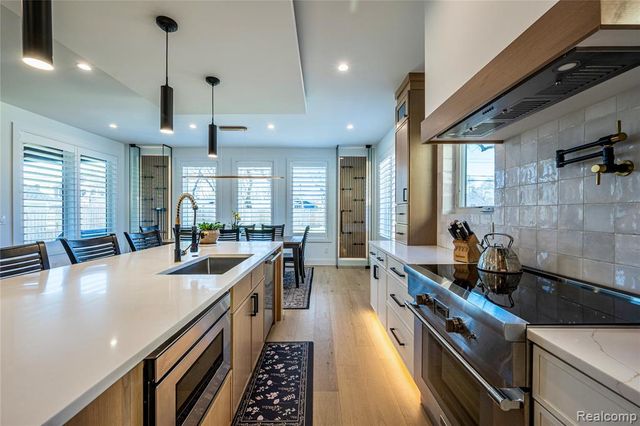 828 Cherokee Avenue, Royal Oak, MI 48067