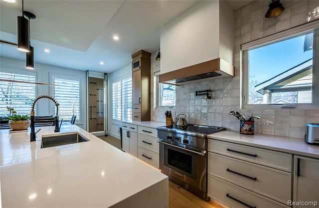 828 Cherokee Avenue, Royal Oak, MI 48067