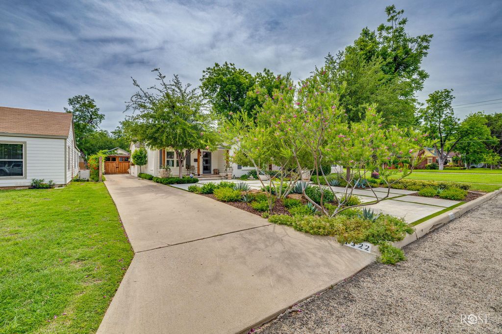 Image 3 of property listing at 1322 Shafter Street, San Angelo, TX 76901