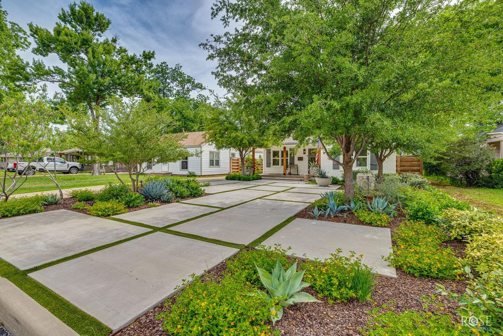Image 4 of property listing at 1322 Shafter Street, San Angelo, TX 76901