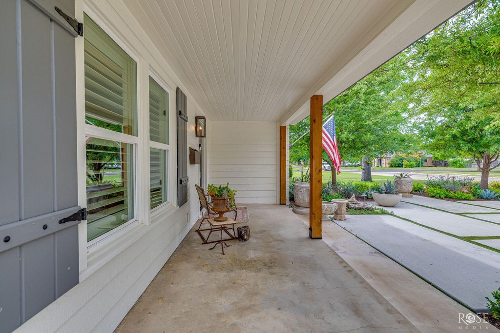 Image 6 of property listing at 1322 Shafter Street, San Angelo, TX 76901