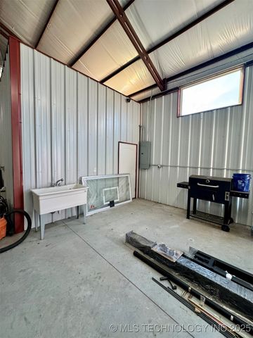 14 S 4289 Road, Porum, OK 74455