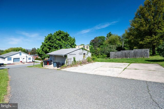 500 WINDSOR ST, Hamburg, PA 19526