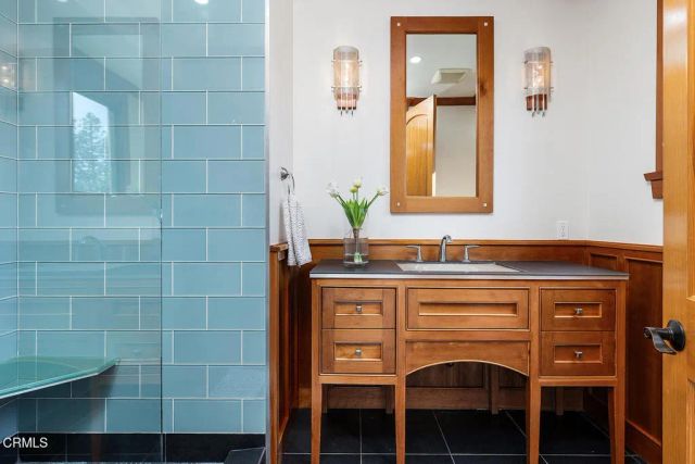 2217 Crescent Drive, Altadena, CA 91001