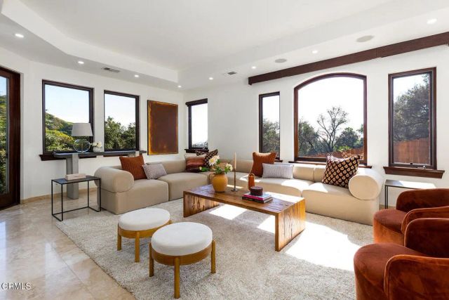 2217 Crescent Drive, Altadena, CA 91001