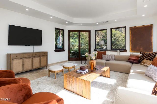 2217 Crescent Drive, Altadena, CA 91001