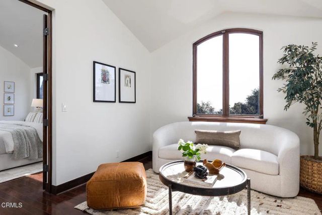 2217 Crescent Drive, Altadena, CA 91001