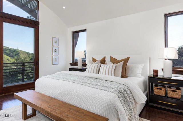 2217 Crescent Drive, Altadena, CA 91001