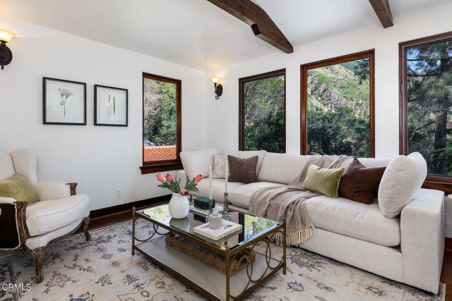 2217 Crescent Drive, Altadena, CA 91001