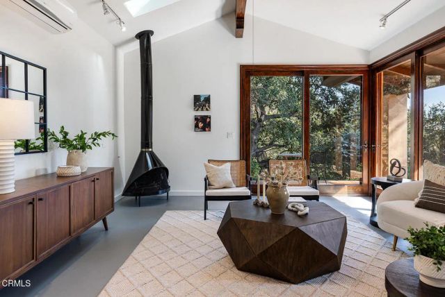 2217 Crescent Drive, Altadena, CA 91001