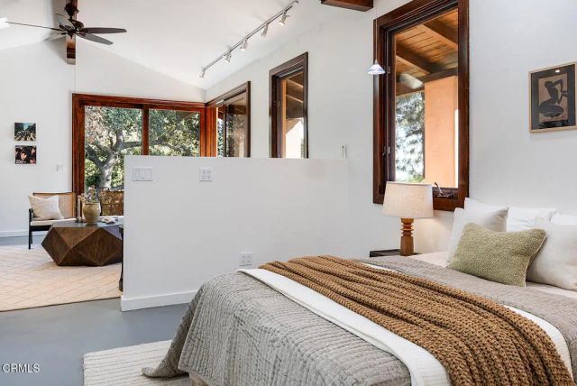 2217 Crescent Drive, Altadena, CA 91001