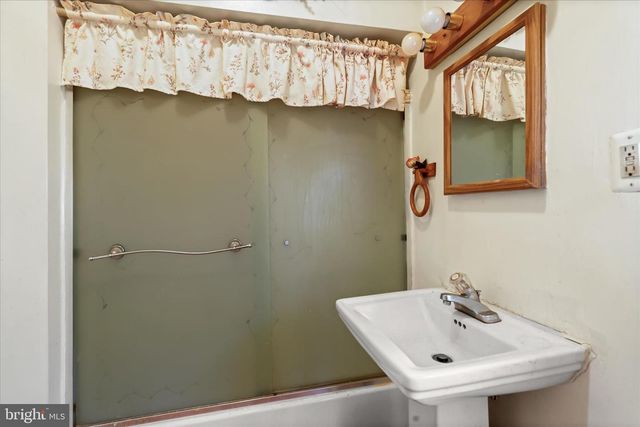 8215 BON AIR RD, Baltimore, MD 21234