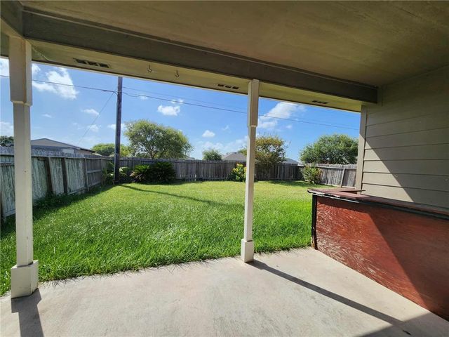 3021 Las Brisas St, Corpus Christi, TX 78414
