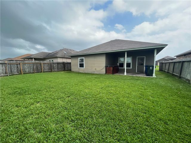 3021 Las Brisas St, Corpus Christi, TX 78414