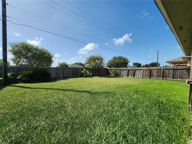 3021 Las Brisas St, Corpus Christi, TX 78414