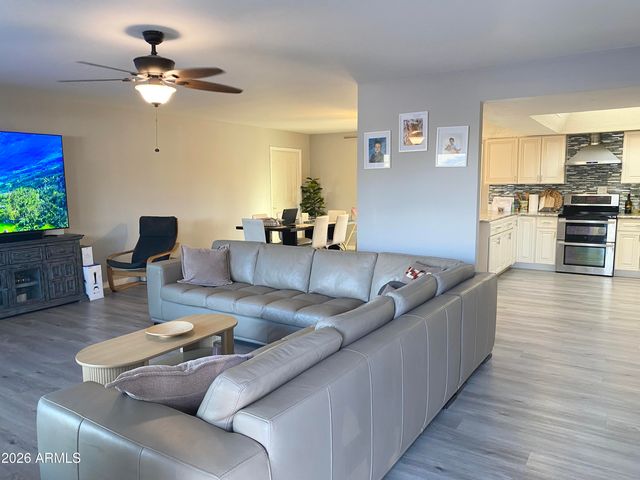 3727 W Banff Lane, Phoenix, AZ 85053