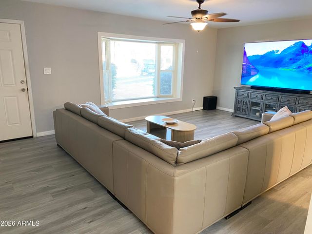 3727 W Banff Lane, Phoenix, AZ 85053