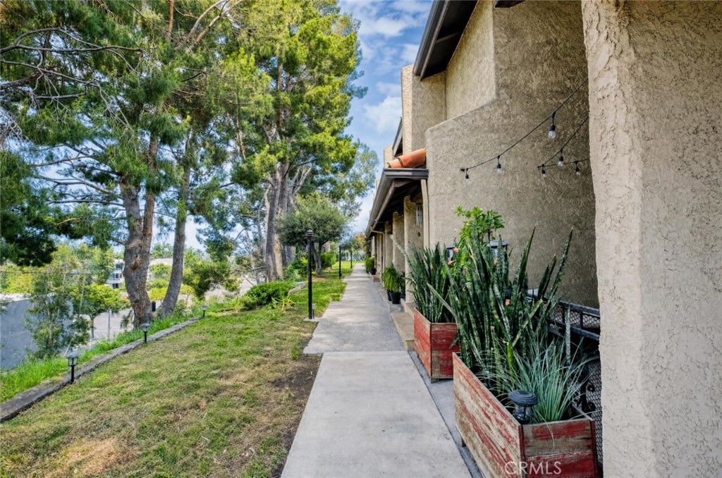 7702 Via Napoli 66, Burbank, CA 91504 — photo 2
