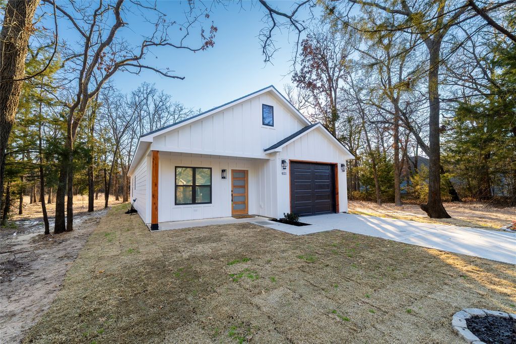 921 Hillburn Drive, West Tawakoni, TX 75474