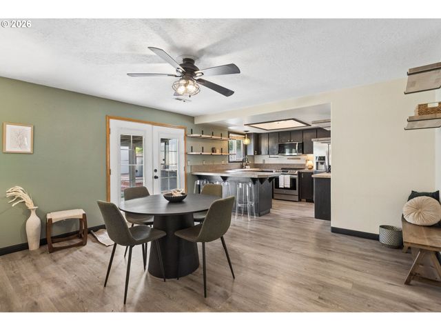 6408 Se LOIS St, Hillsboro, OR 97003