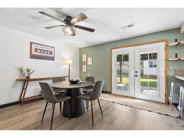 6408 Se LOIS St, Hillsboro, OR 97003