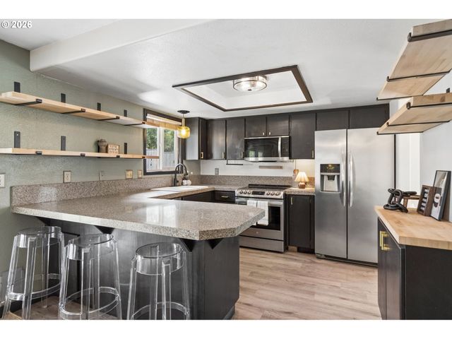 6408 Se LOIS St, Hillsboro, OR 97003