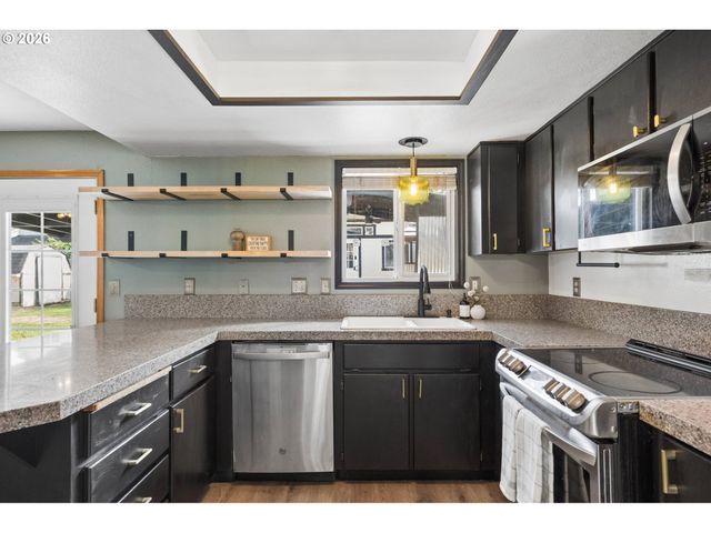6408 Se LOIS St, Hillsboro, OR 97003