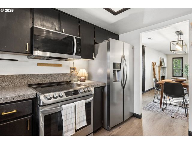 6408 Se LOIS St, Hillsboro, OR 97003